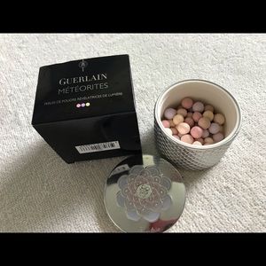 Guerlain Météorites Illuminating Powder Pearls